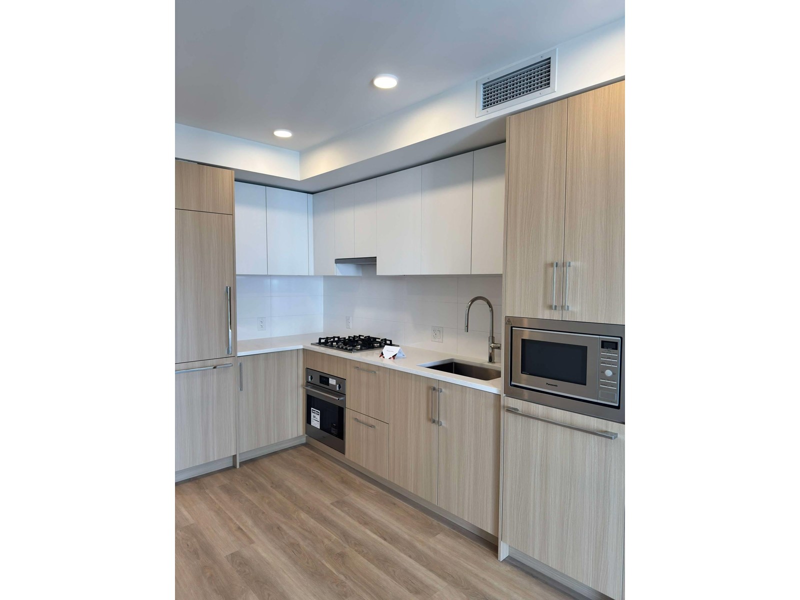 9675 King George Boulevard Unit 2008, Surrey, BC V3T 0T7
