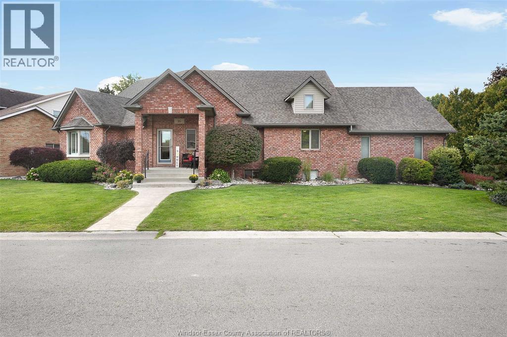 16 Meadow Ln, Essex, ON N8M 3C5