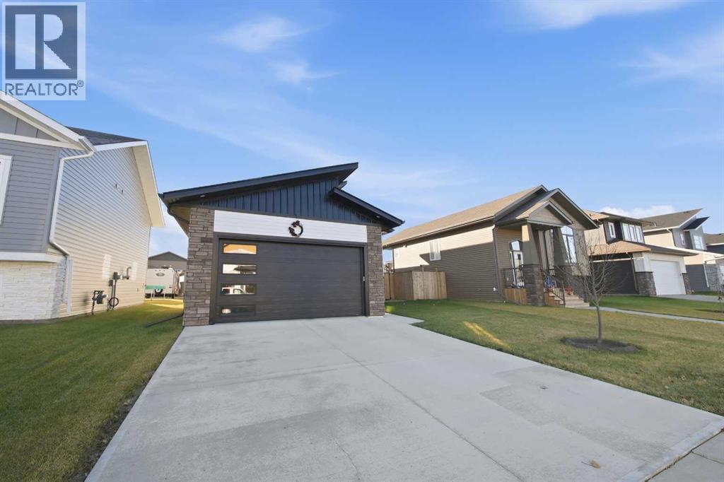 69 Mackenzie Ave, Lacombe, AB T4L 0H9