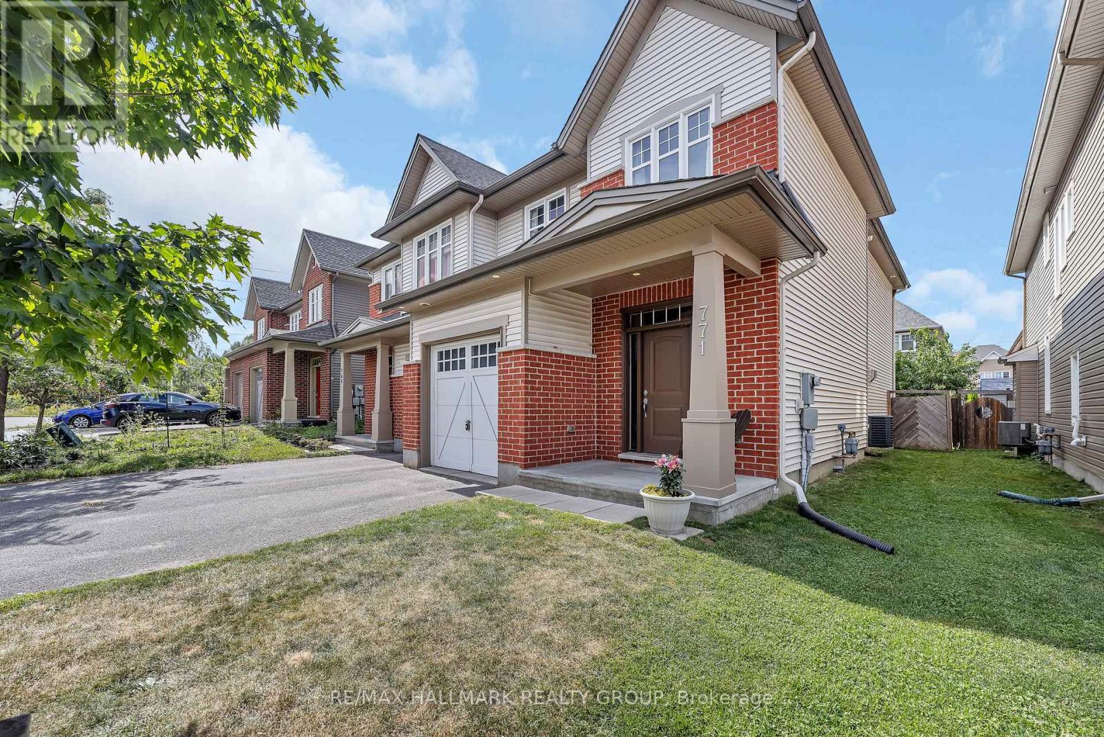 771 Hazelnut Cres, Ottawa, ON K1T 3T8