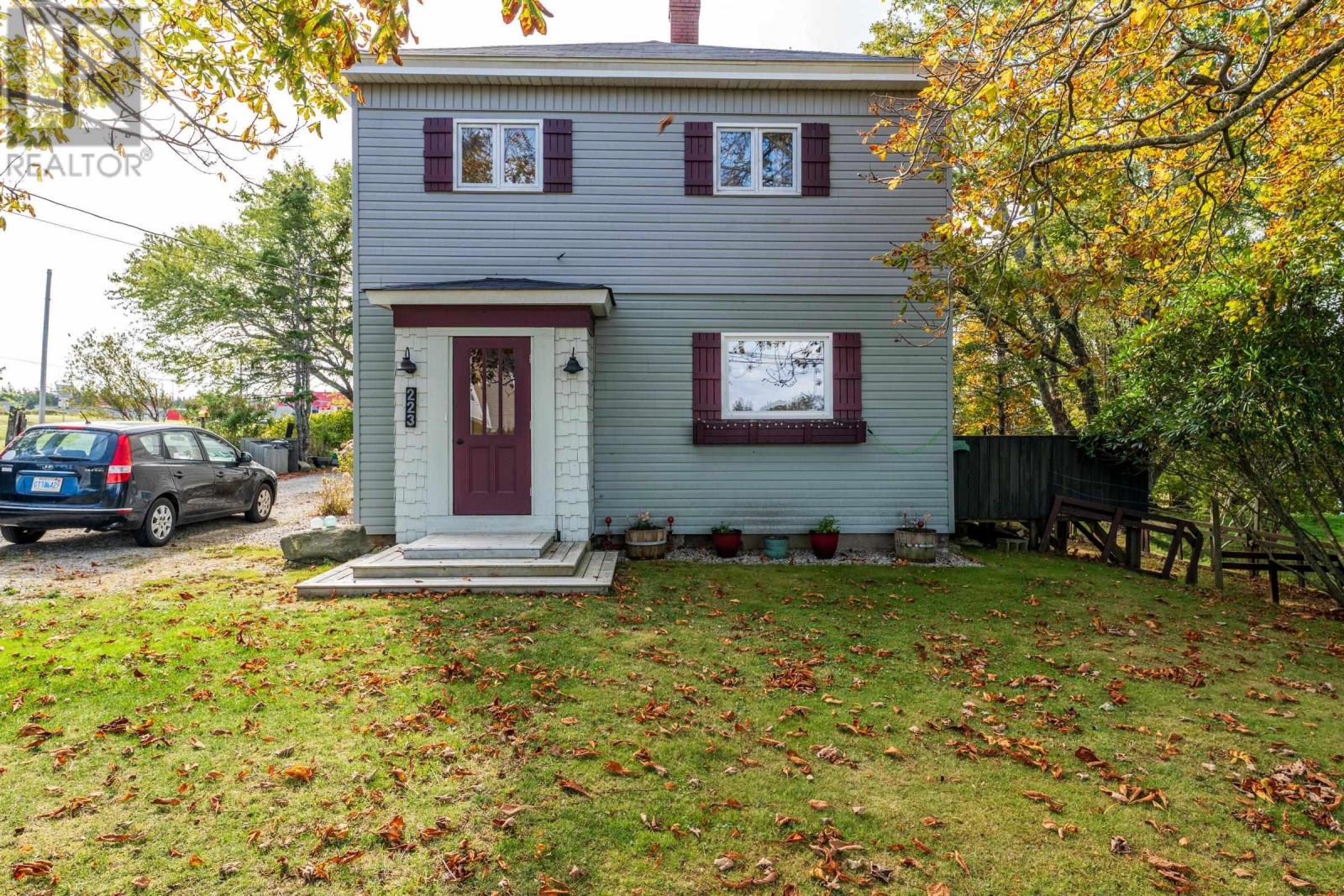 223-225 Forest St, Yarmouth, NS B5A 5H4