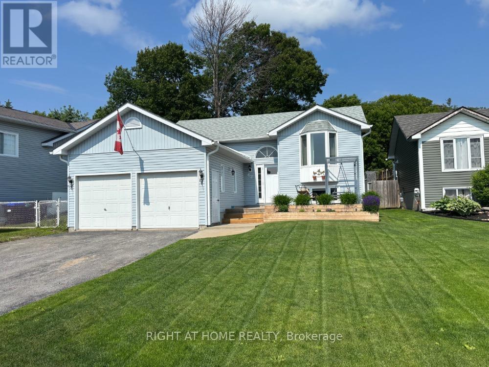 42 Byrnes Cres, Penetanguishene, ON L9M 1V9