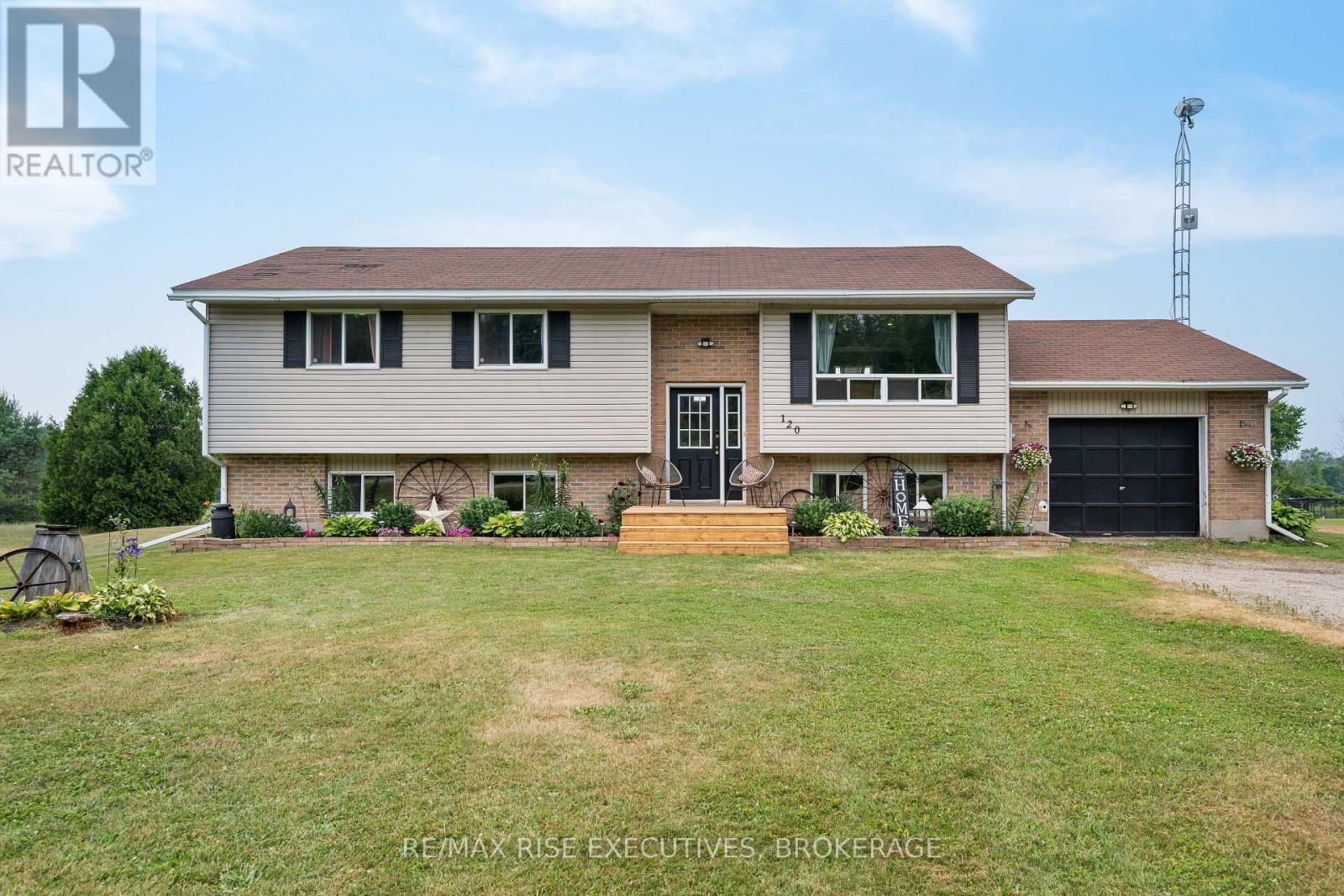 120 Ballycanoe Rd, Front of Yonge, ON K0E 1R0