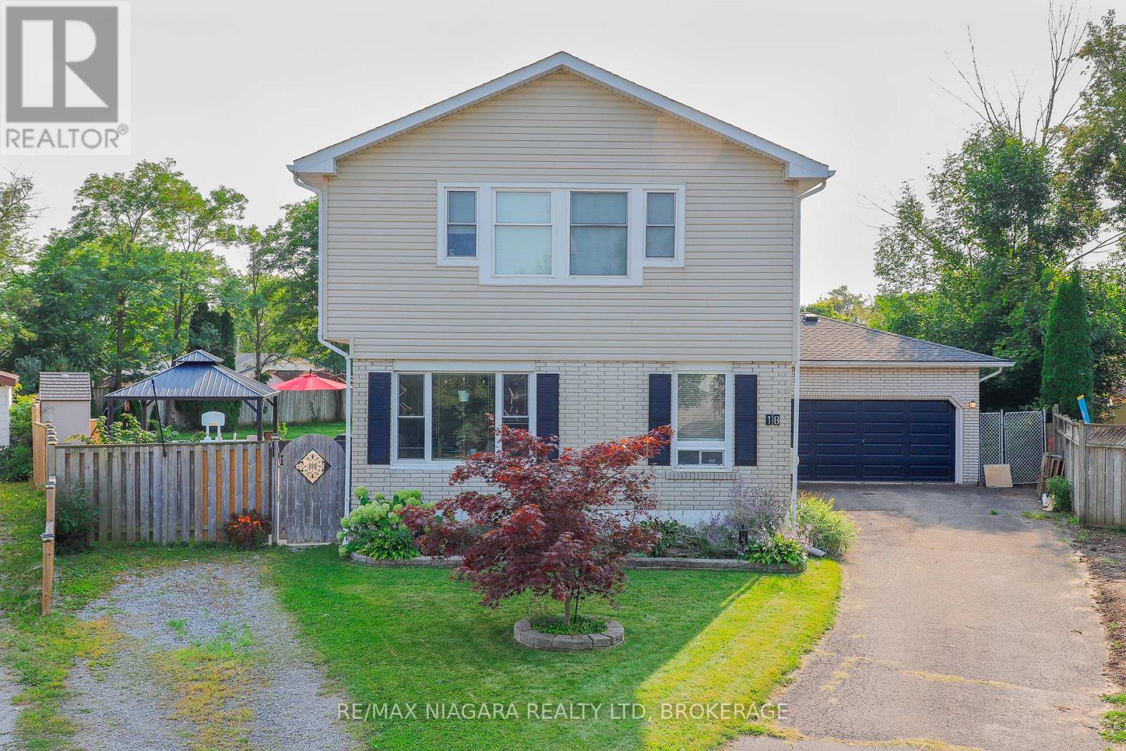 18 Roxborough Ct, St. Catharines, ON L2M 6E3