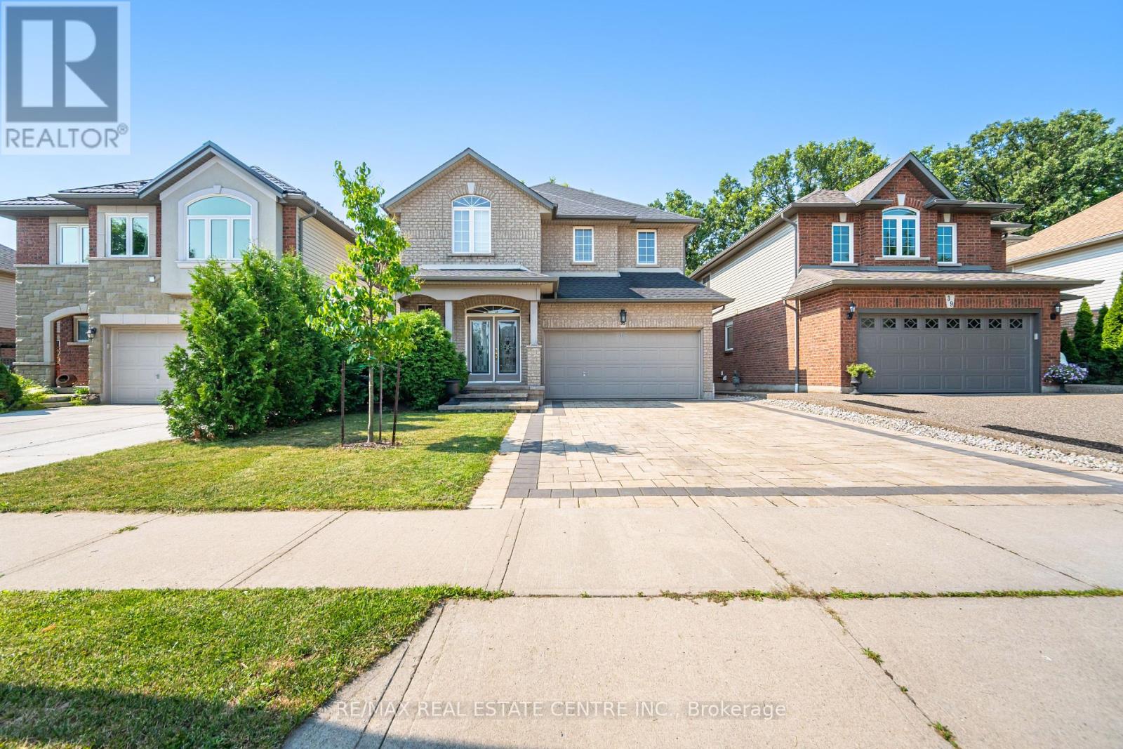 35 Pantano Dr, Hamilton, ON L9B 2Y4