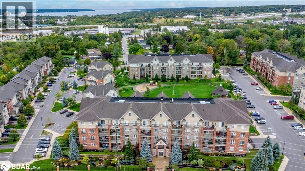 39 Ferndale Drive S Unit 205, Barrie, ON L4N 5T5