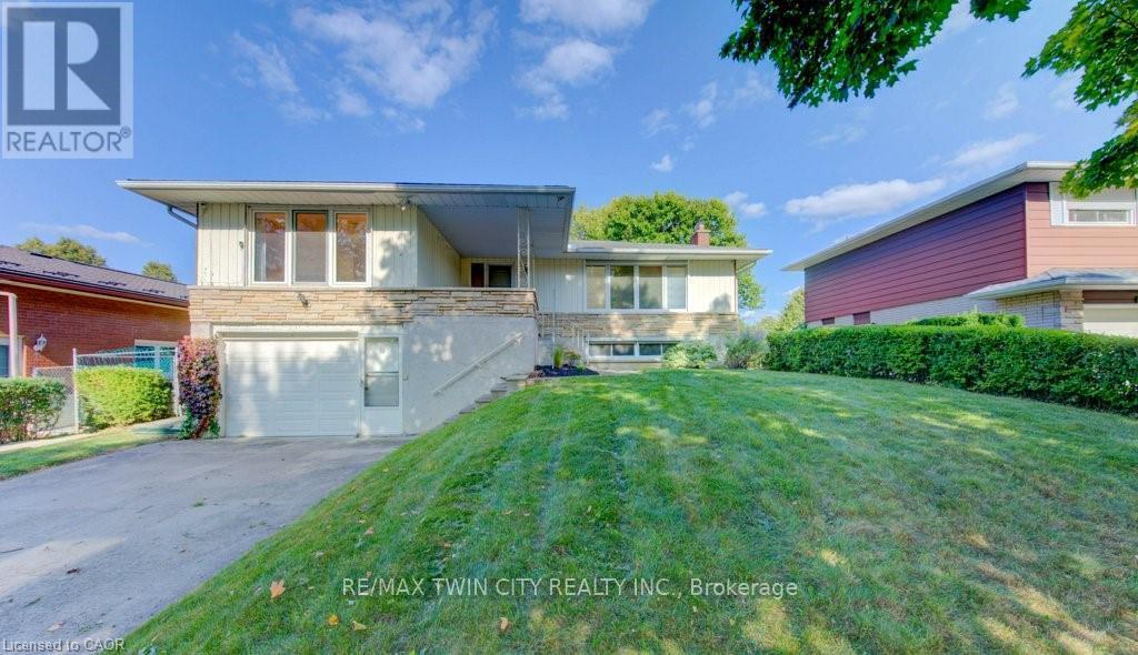 12 Old York Cres, Kitchener, ON N2B 3G3