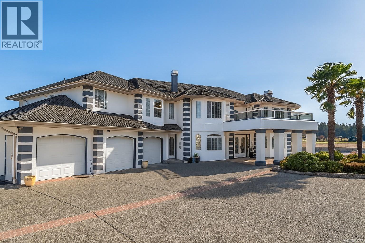 7112 Puckle Rd, Central Saanich, BC V8M 1W4