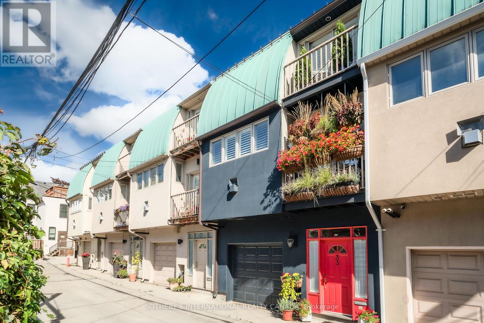 33 Broadcast Ln, Toronto, ON M4X 1X7