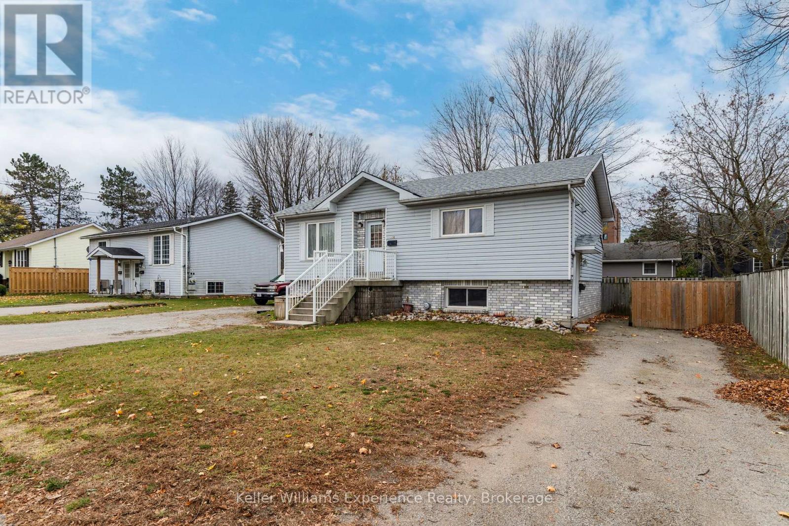 538 Nelson St, Midland, ON L4R 4W3