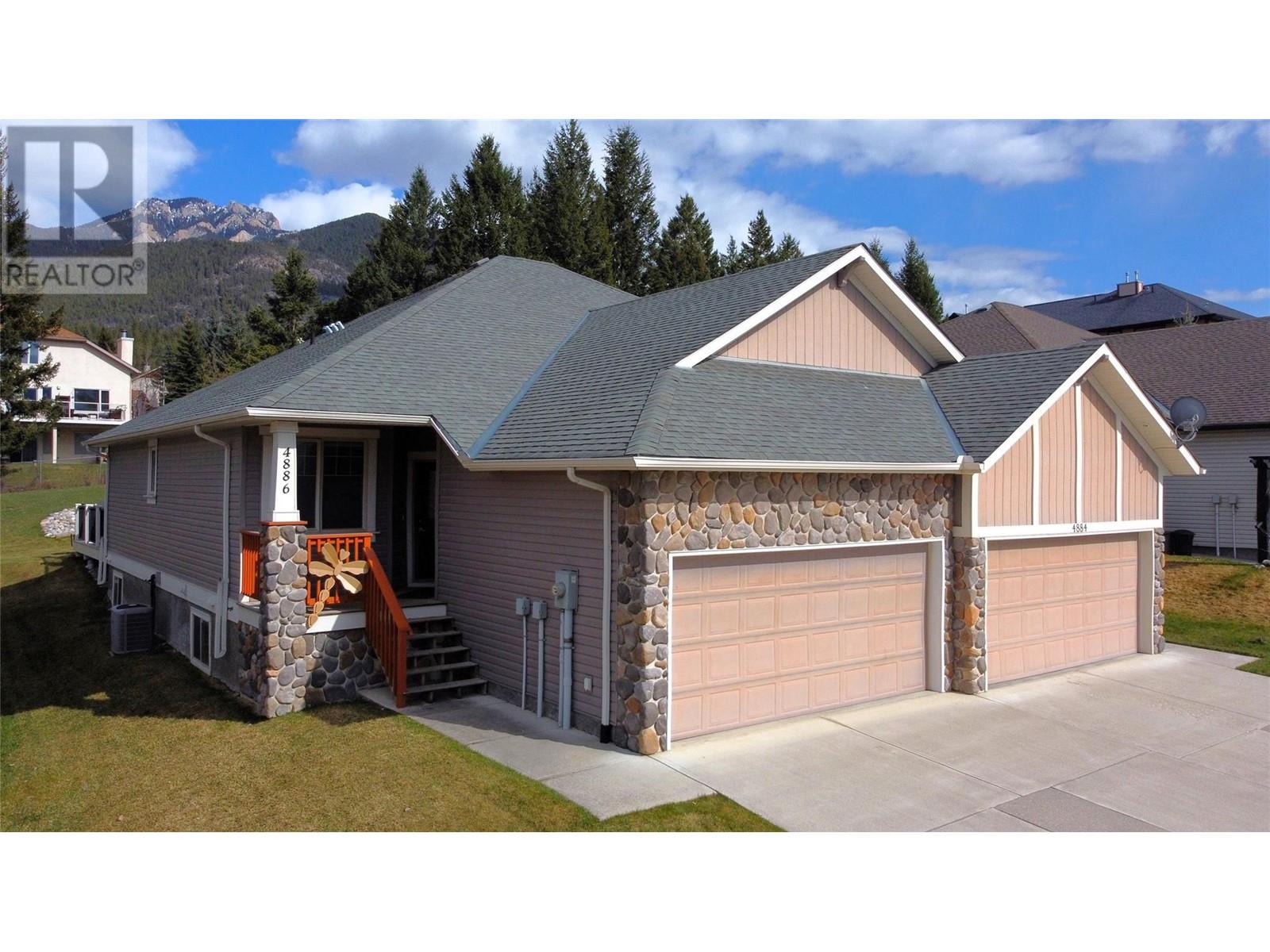 4886 Ridge Rd, Radium Hot Springs, BC V0A 1M0