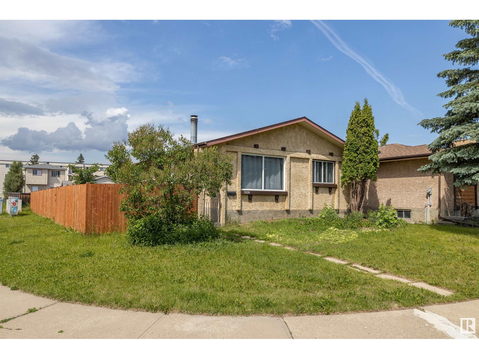 42 Ave Nw Unit 3620 #a, Edmonton, AB T6L 4N7