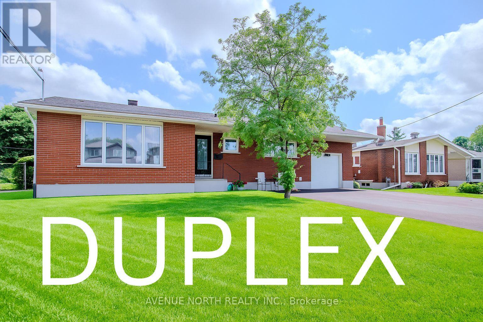 882 Balsam Dr, Ottawa, ON K1E 1B5