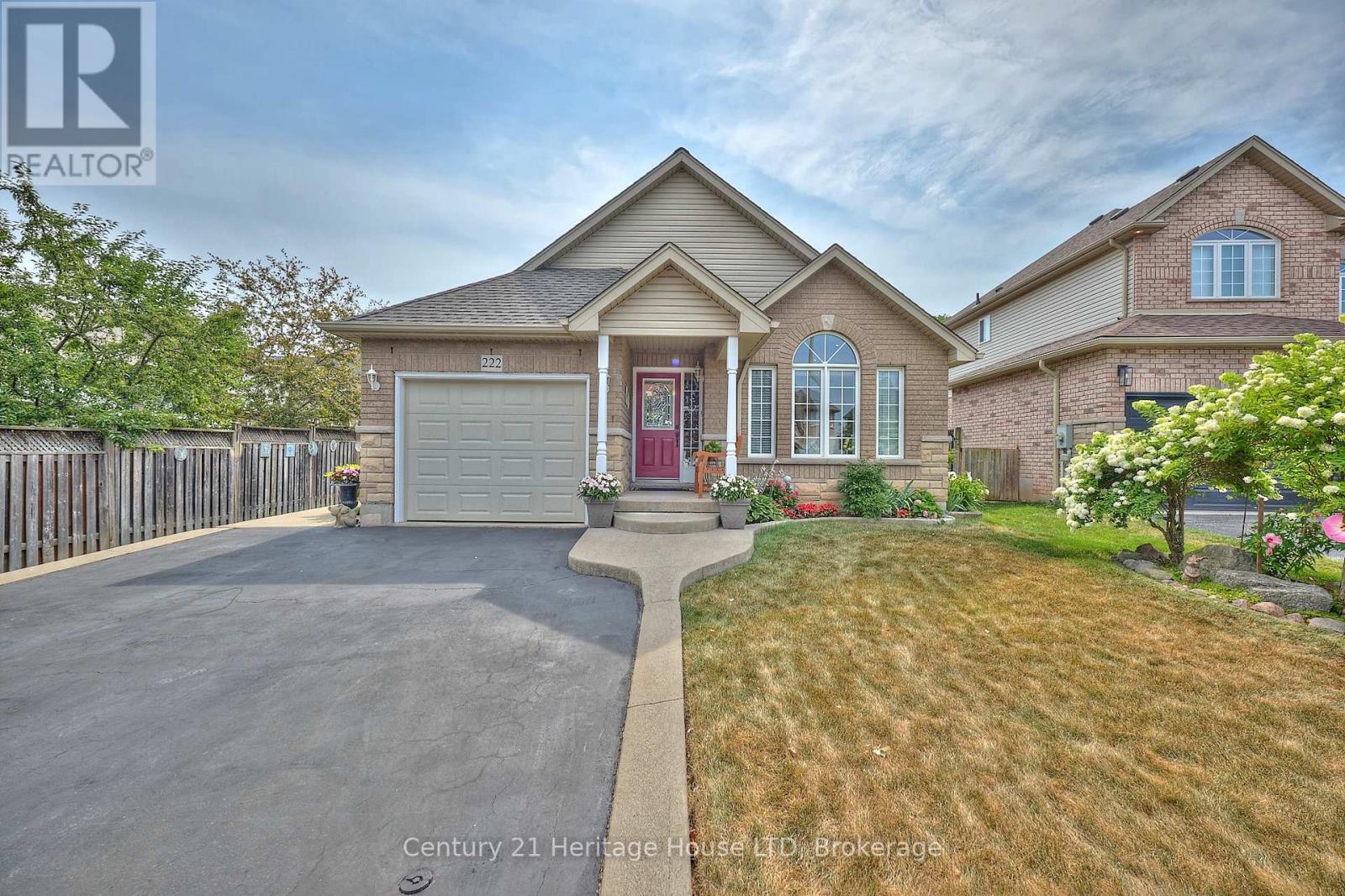 222 Dorchester Dr, Grimsby, ON L3M 0A6