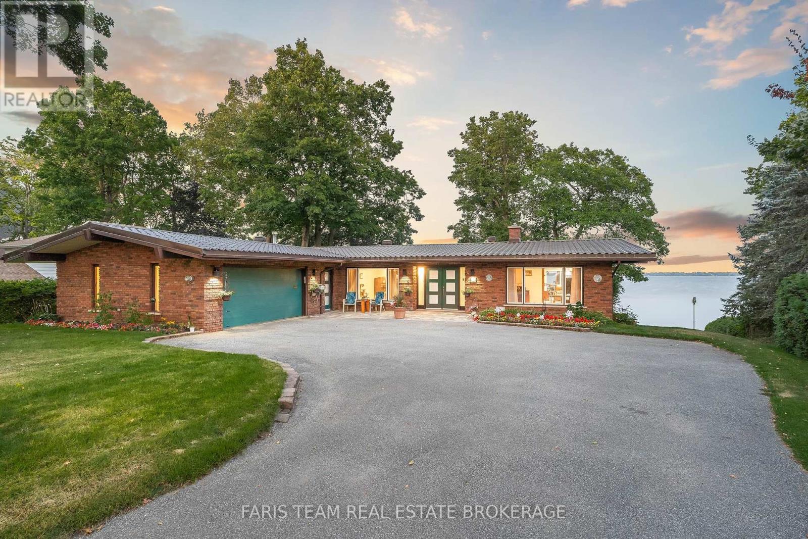 1 Southwood Cir, Orillia, ON L3V 2H8