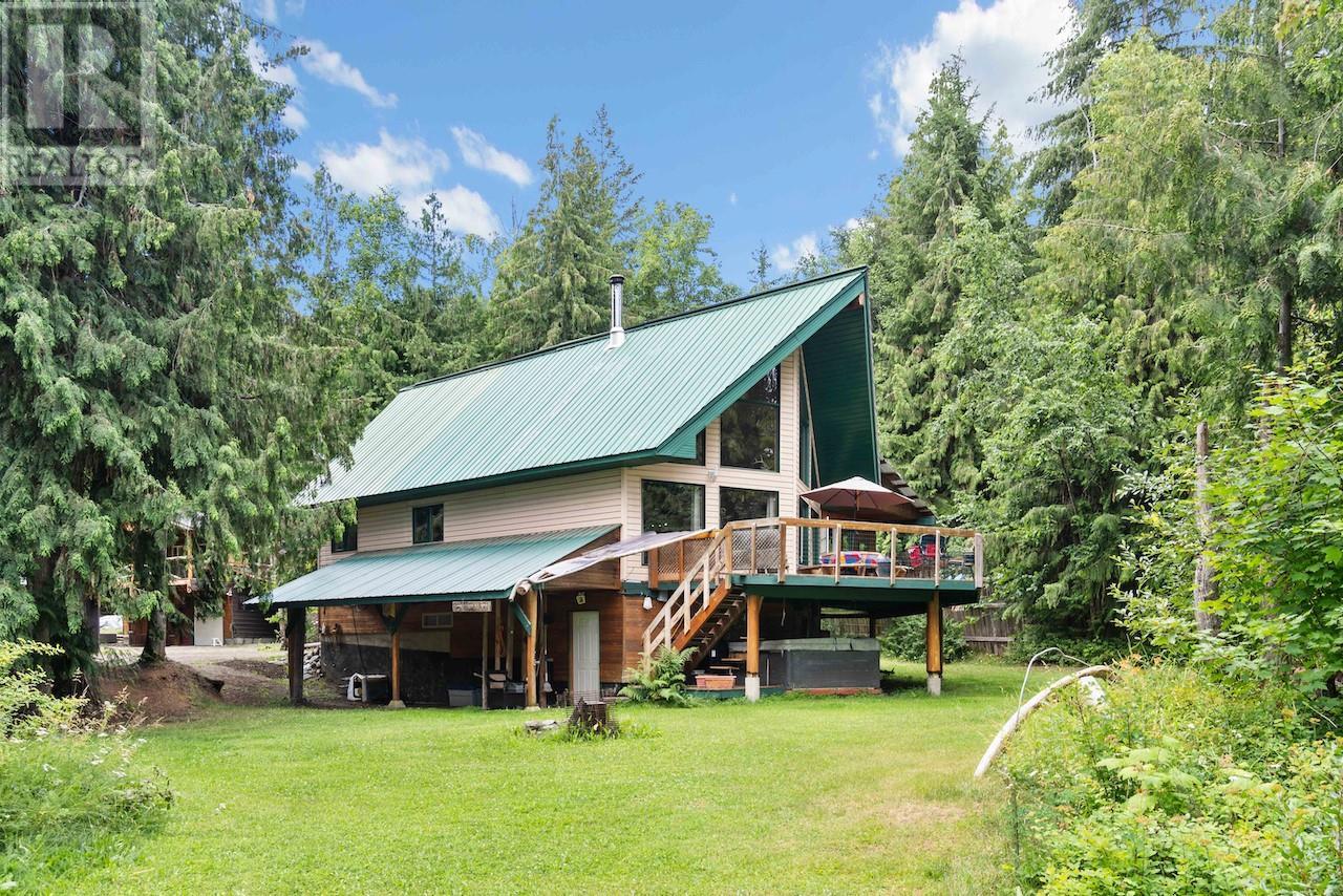 1419 Taylor Rd, Sorrento, BC V0E 2W1