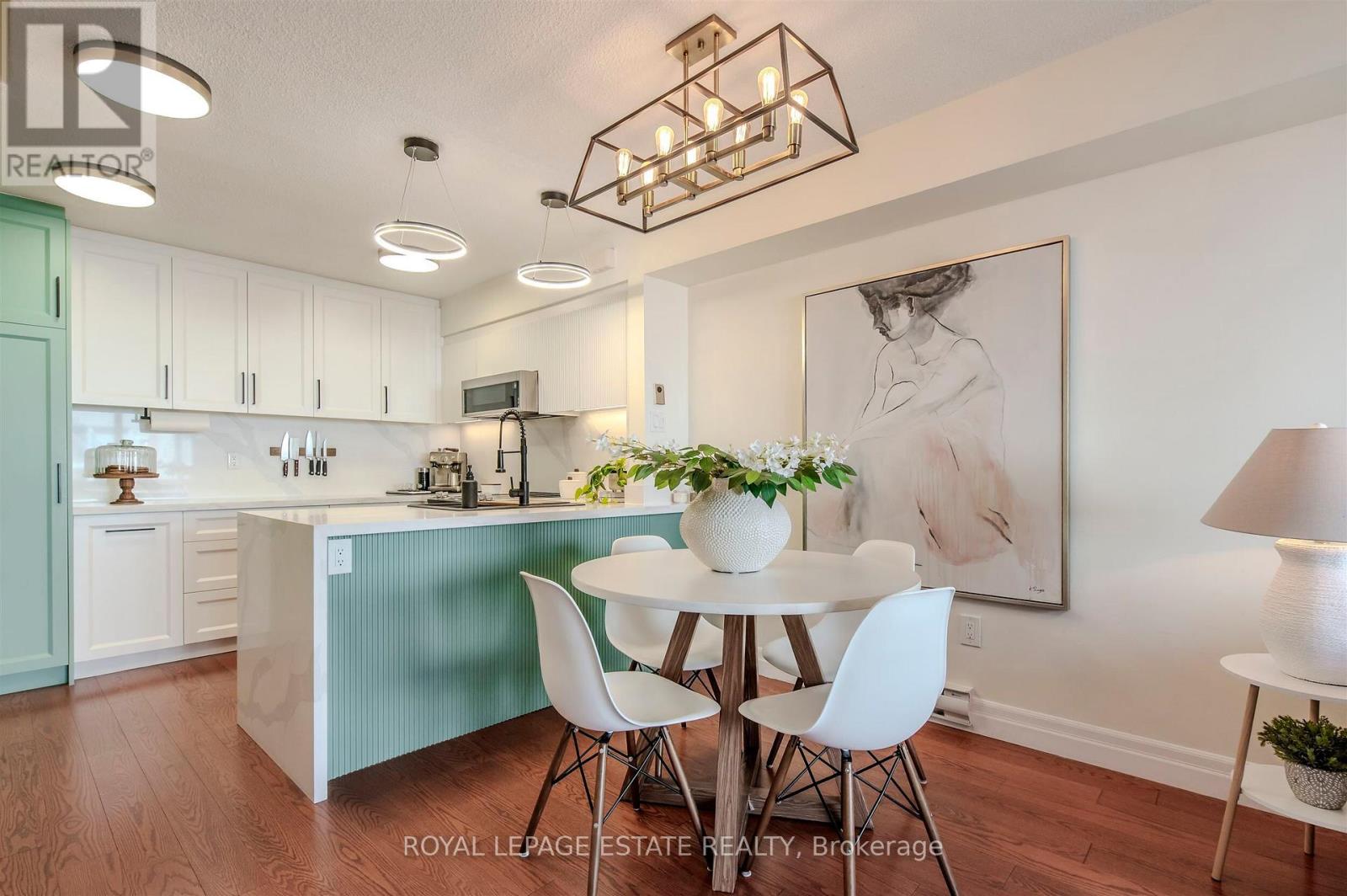 32 1209 Queen St E, Toronto, ON M4M 3H4
