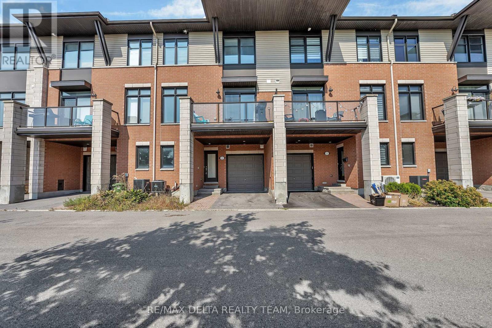 616 Chaperal Private, Ottawa, ON K4A 0Y2