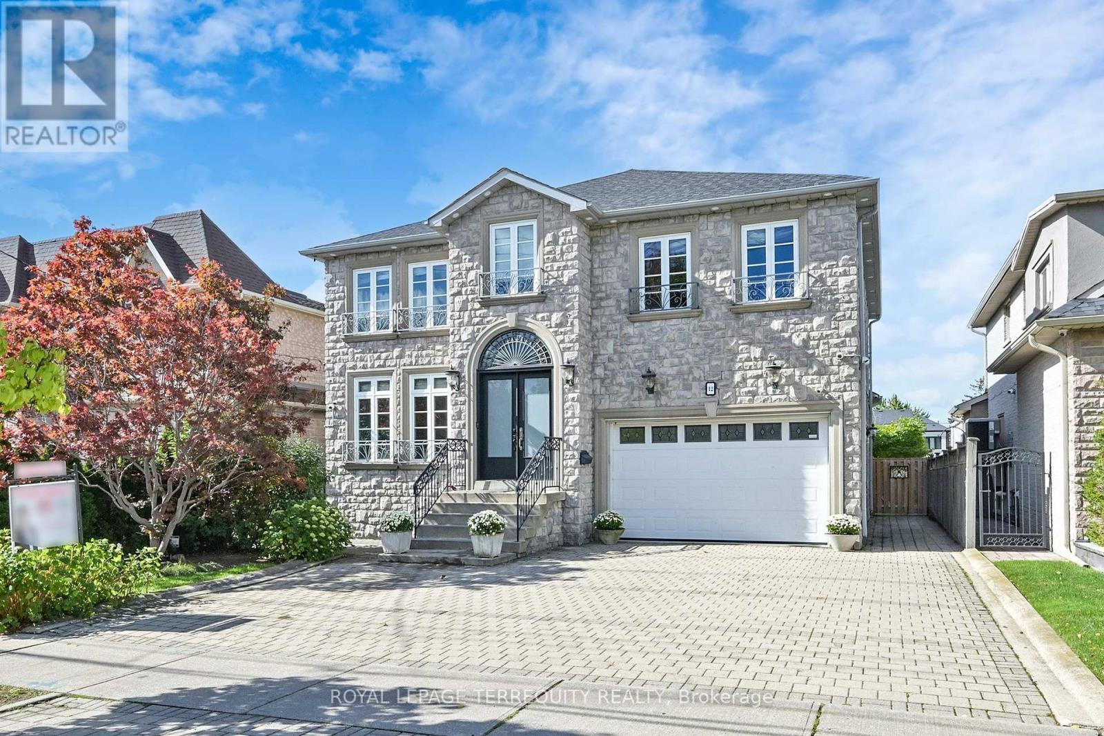 12 Highland Hl, Toronto, ON M6A 2P8