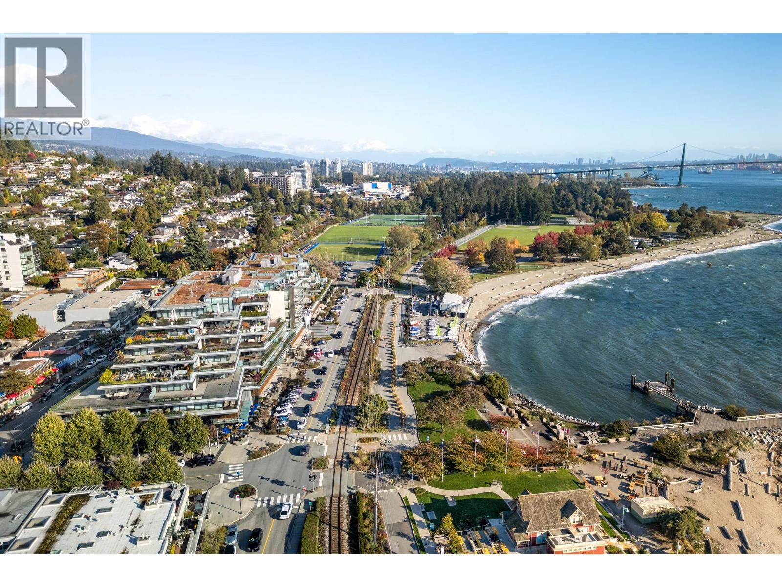 1355 Bellevue Avenue Unit 209, West Vancouver, BC V7T 0B4