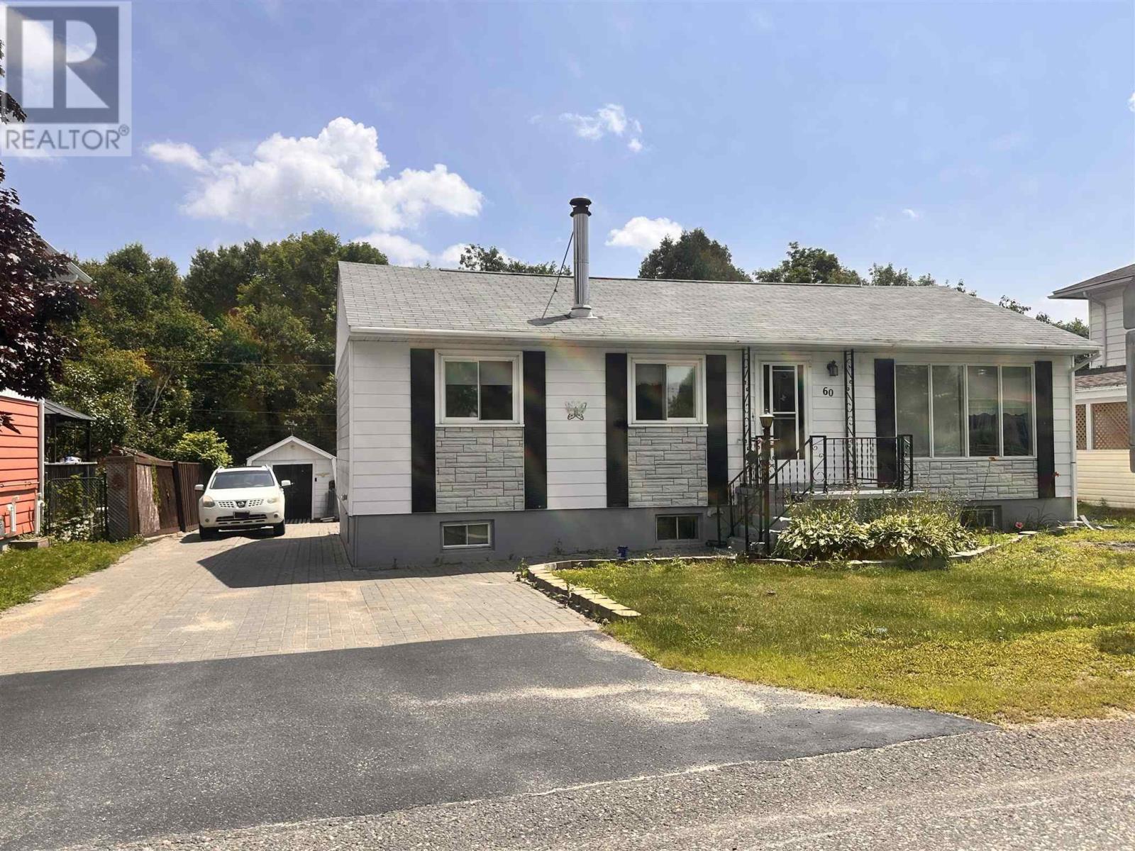 60 Central Ave, Elliot Lake, ON P5A 2G1