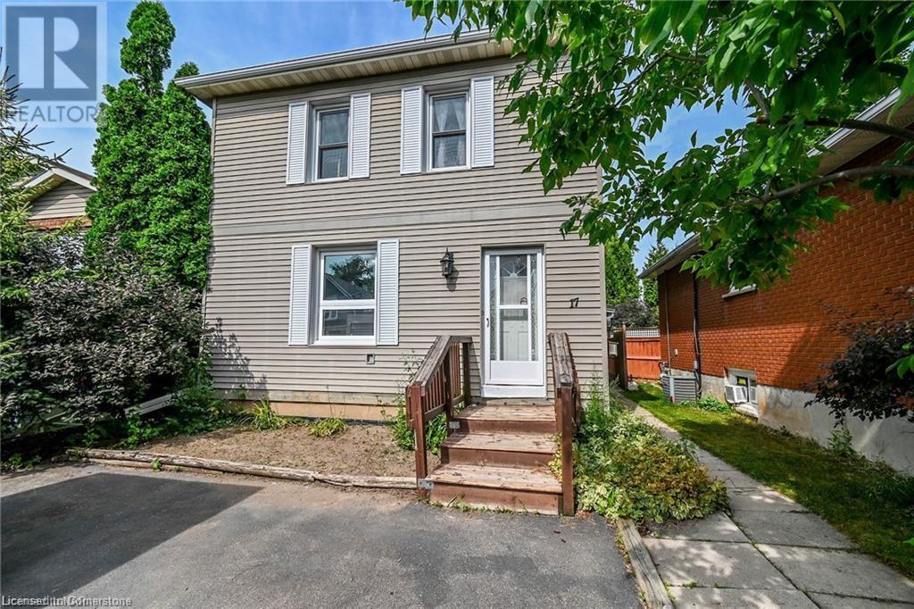 17 Wilton Ave, Welland, ON L3C 1Z8