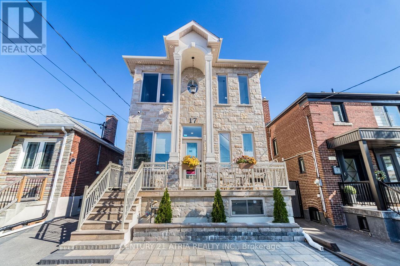 17 Montcalm Ave, Toronto, ON M6E 4N5