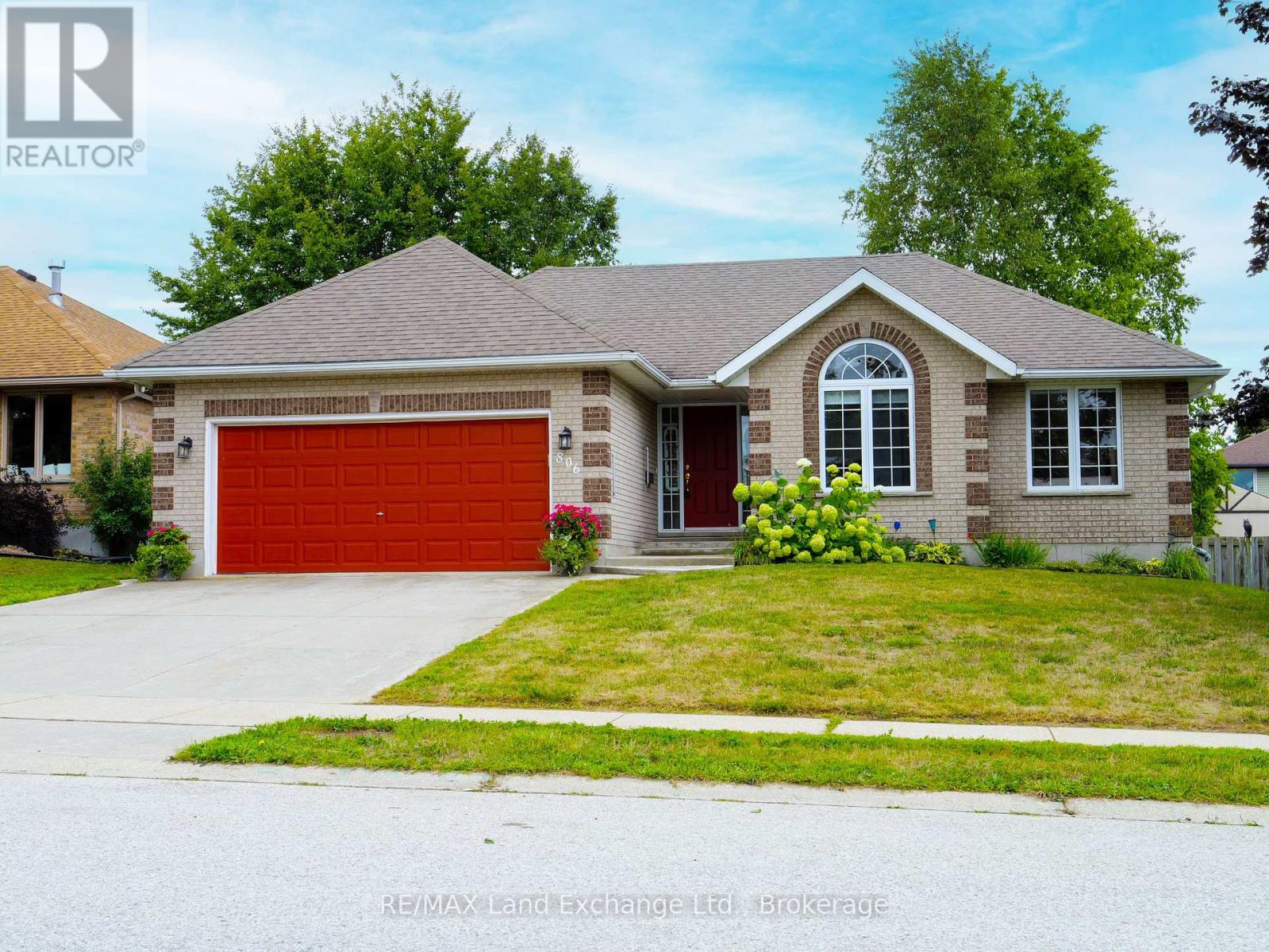806 Maplewood Dr, Saugeen Shores, ON N0H 2C4