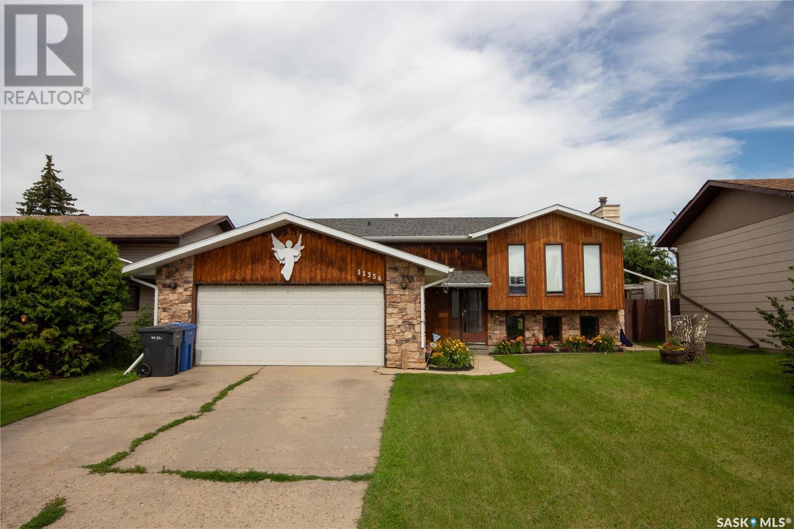 11334 Clark Dr, North Battleford, SK S9A 3P3