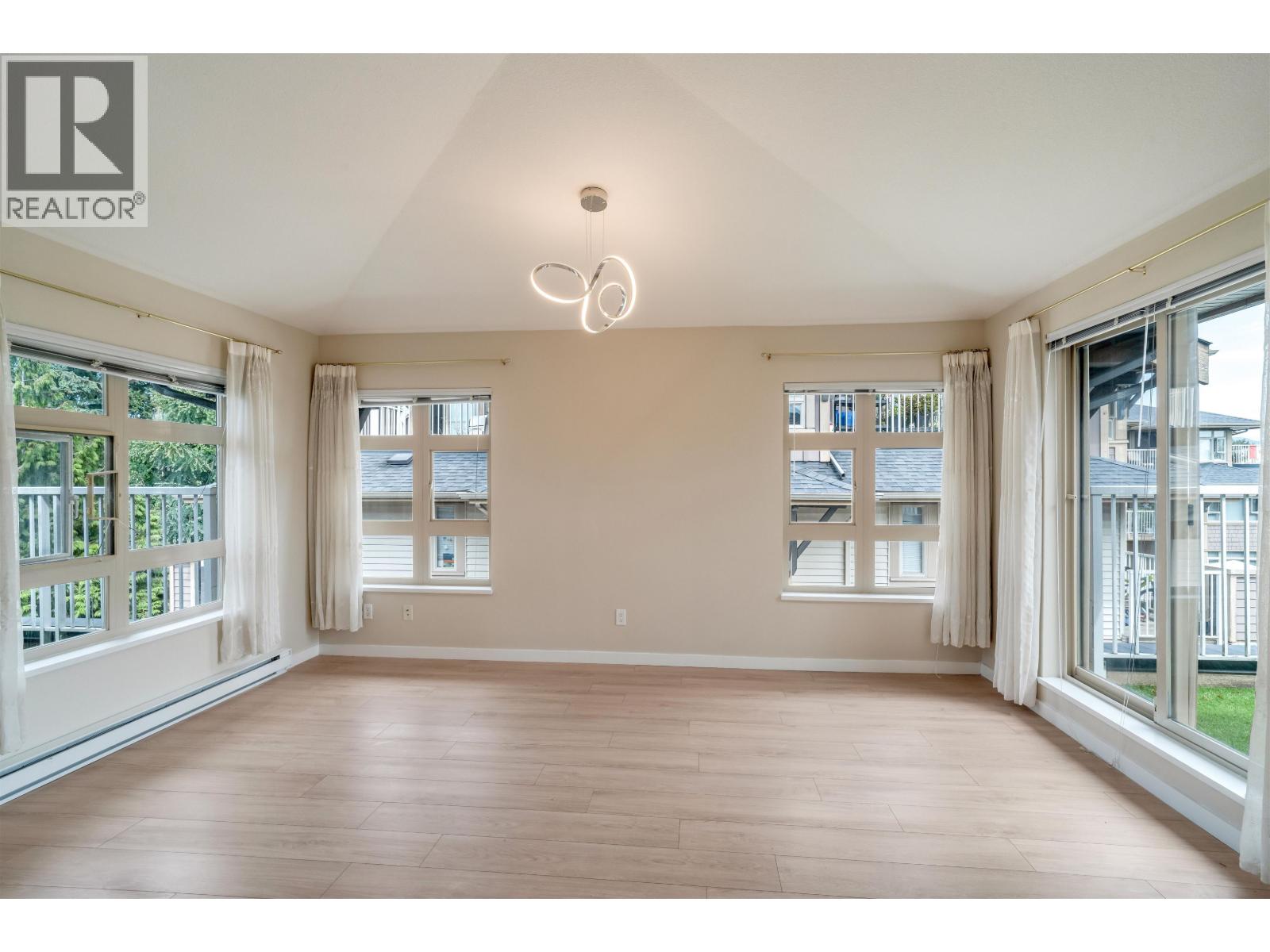7339 Macpherson Avenue Unit 402, Burnaby, BC V5J 0B1