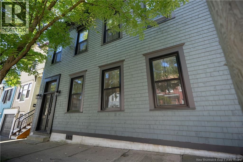 112 Orange St, Saint John, NB E2L 1M4
