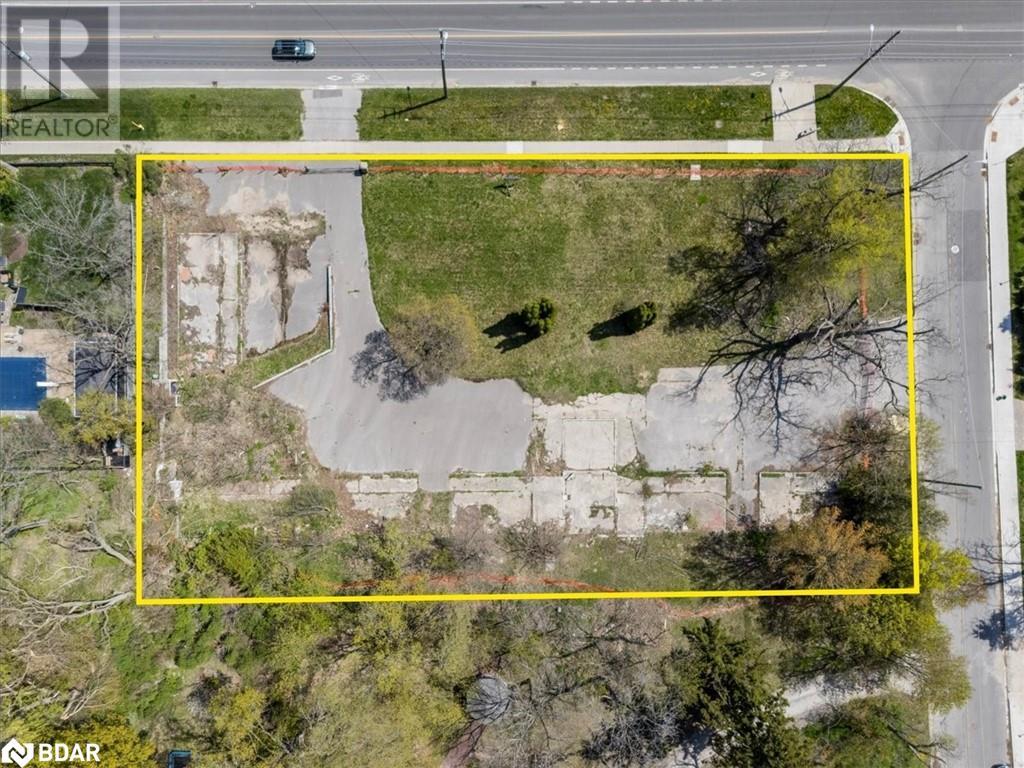 114 Blake St E, Barrie, ON L4M 1K3
