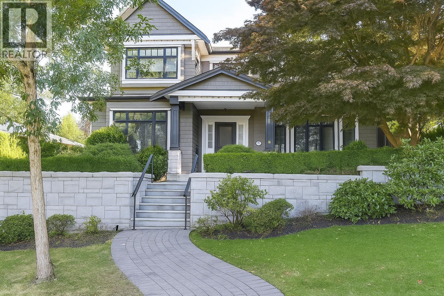 2069 W 28th Ave, Vancouver, BC V6J 2Y8