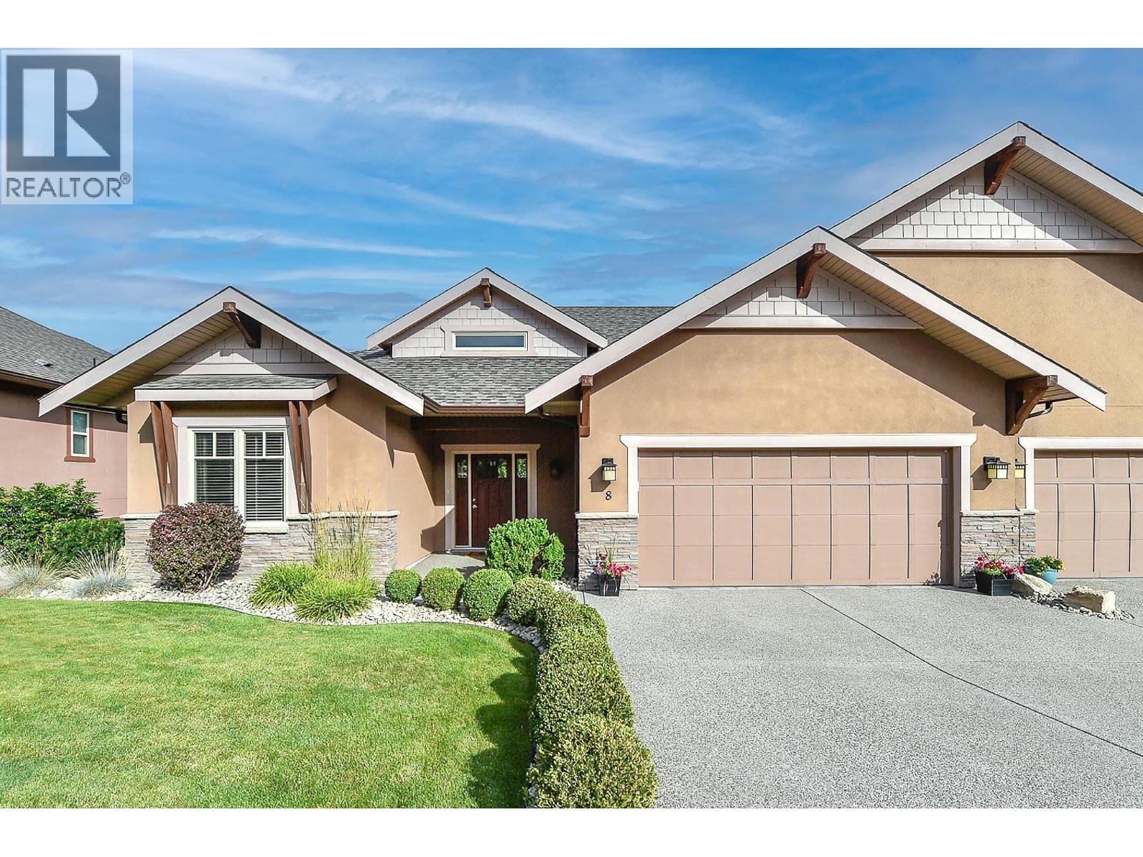 2450 Selkirk Drive Unit 8, Kelowna, BC V1V 2Z5