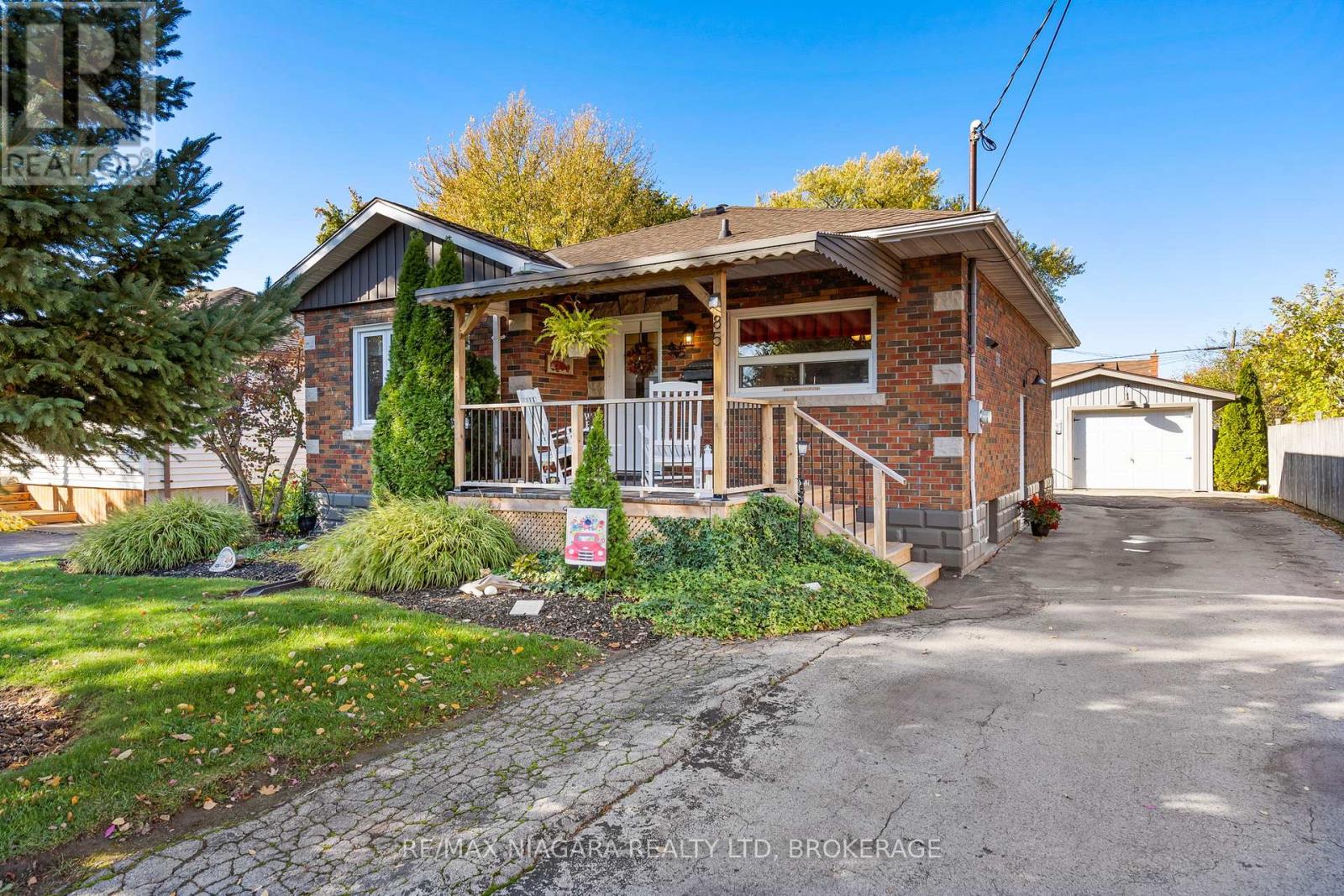 85 Golden Blvd W, Welland, ON L3B 1H8