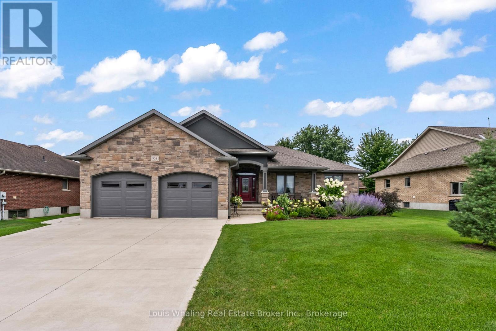 108 12th Avenue A, Hanover, ON N4N 3T8