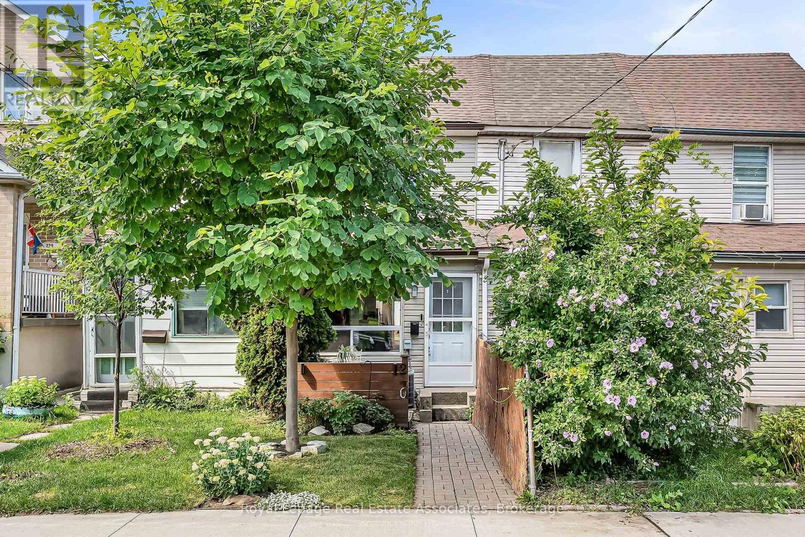 240 Sixth St, Toronto, ON M8V 3A7