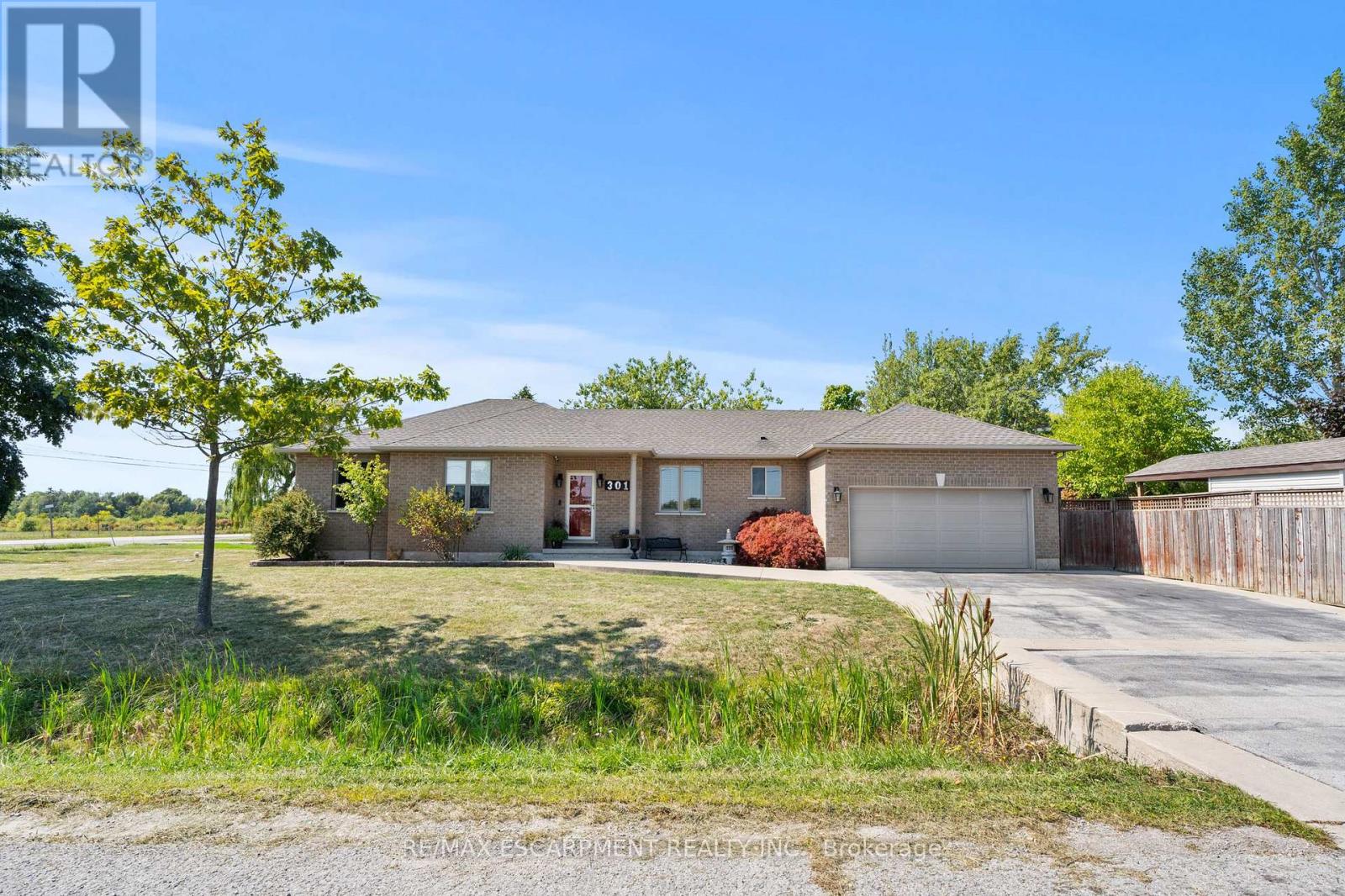 301 Mud St E, Hamilton, ON L8J 2X7
