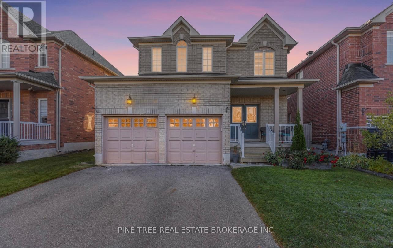 31 Connaught Ln, Barrie, ON L4M 0A6