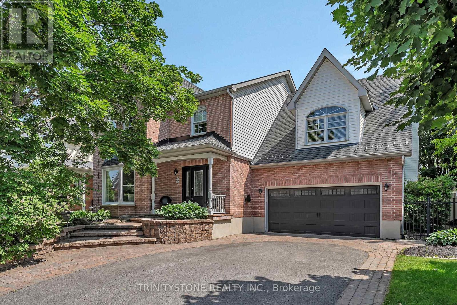 32 Kyle Ave, Ottawa, ON K2S 1G9