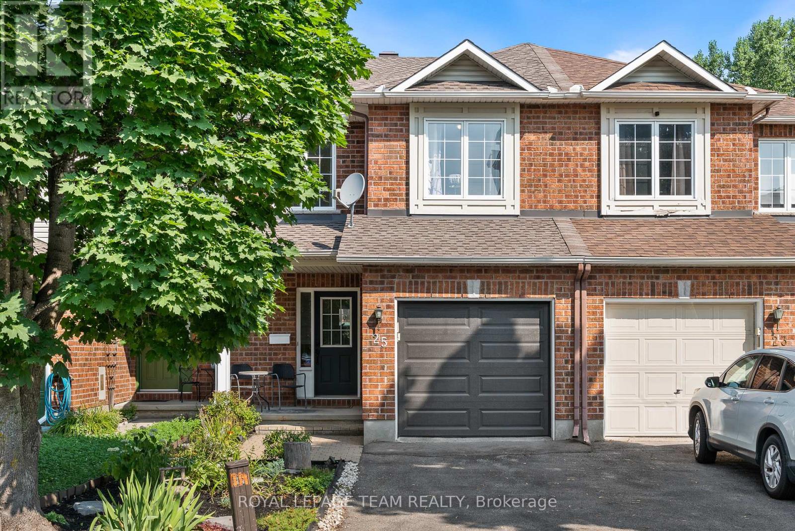 25 Inverkip Ave, Ottawa, ON K1T 4B7