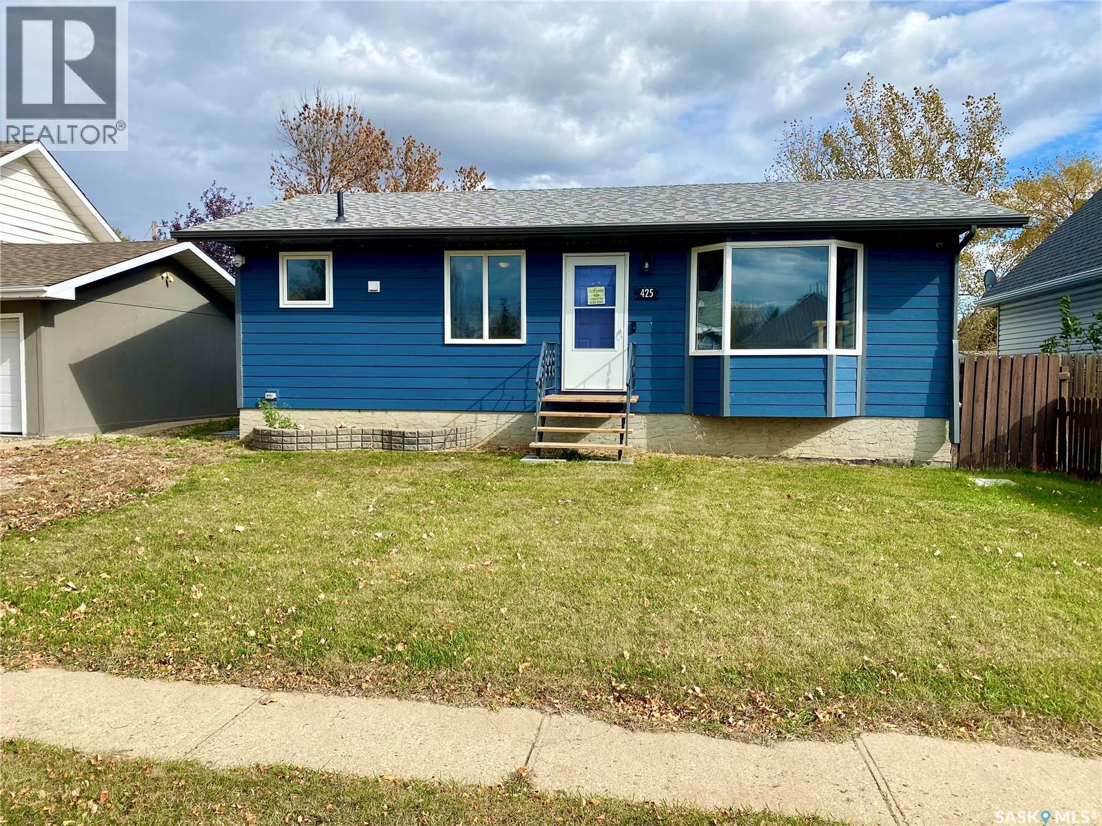 425 Young St, Bienfait, SK S0C 0M0