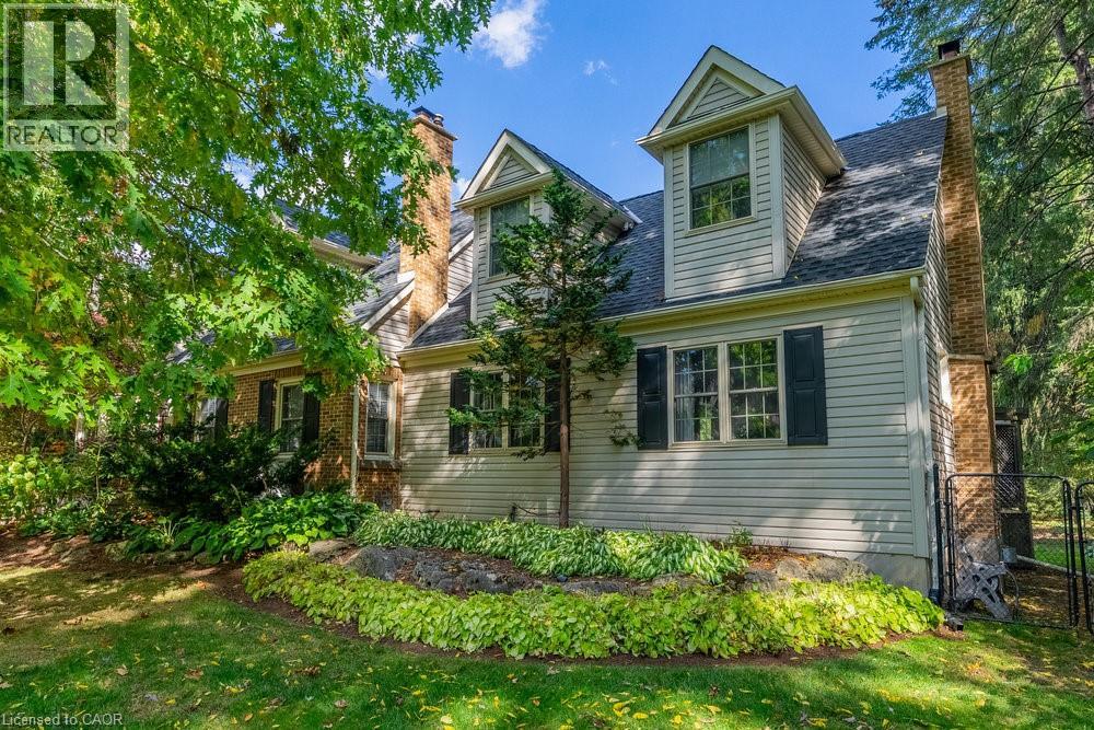 27 Lovers Ln, Hamilton, ON L9G 1K8