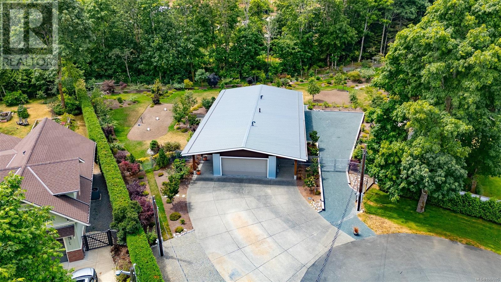 3767 Maple Ln, Royston, BC V0R 2V0