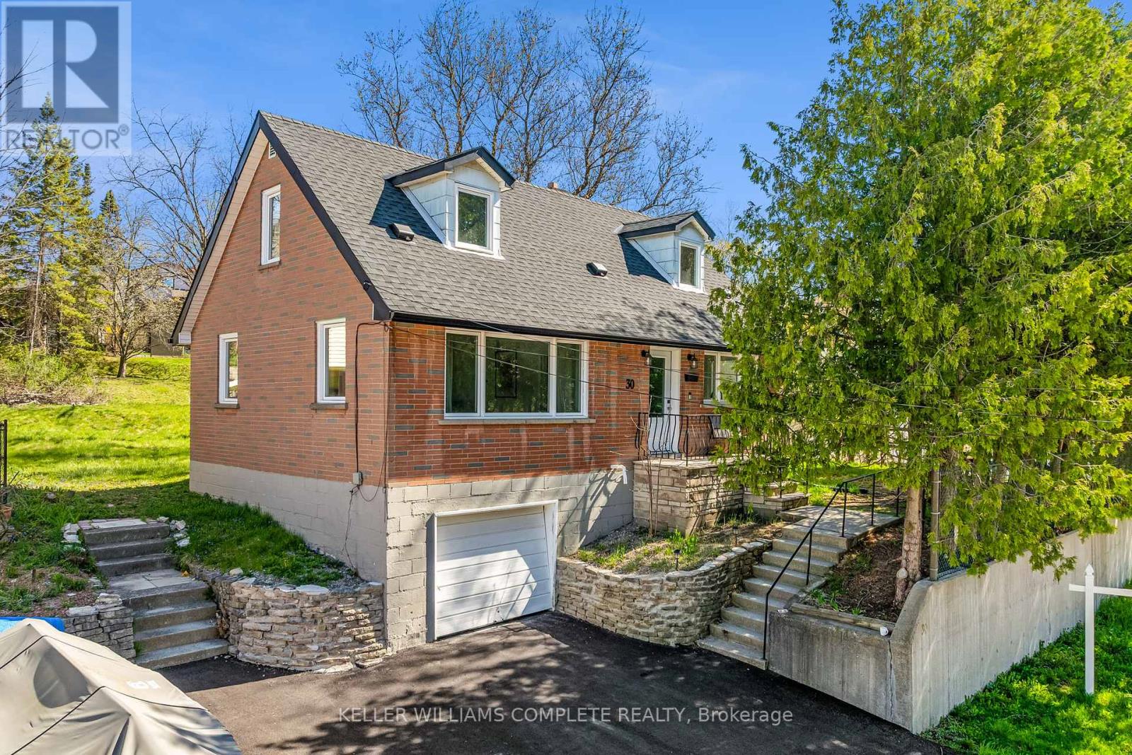 30 Ann St, Hamilton Dundas, ON L9H 2N5