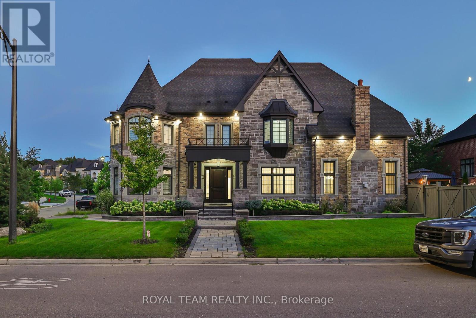 1 Ria Ct, King, ON L7B 1L4