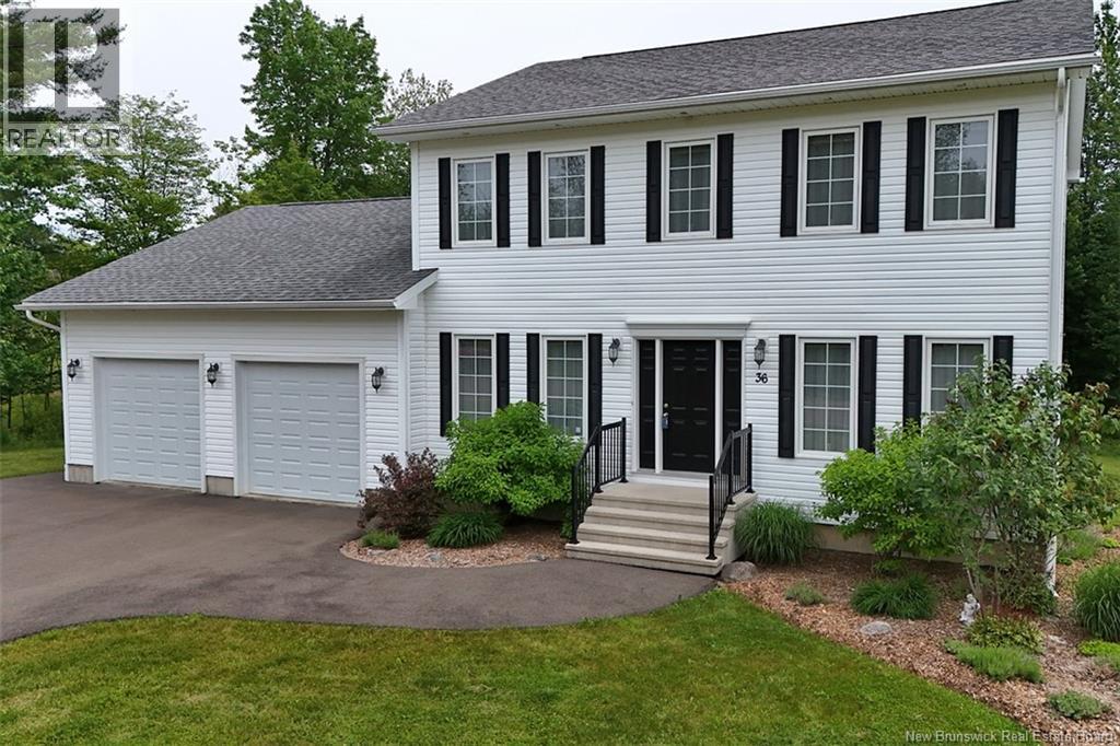 36 Robby St, Douglas, NB E3G 8B4