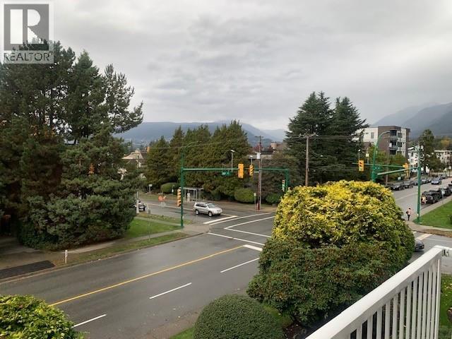 1450 Chesterfield Avenue Unit 15, North Vancouver, BC V7M 2N4