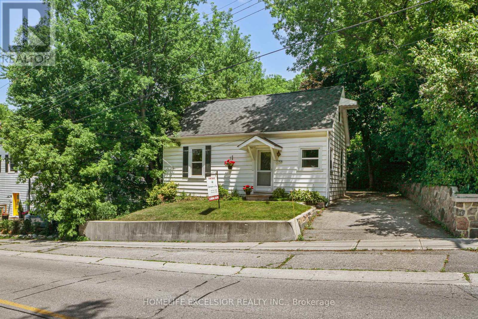 19043 Centre St, East Gwillimbury, ON L0G 1M0