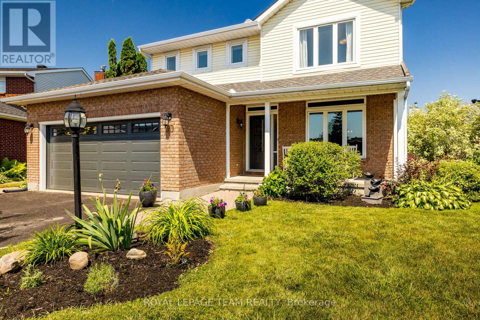 30 Halley St, Ottawa, ON K2J 3W2